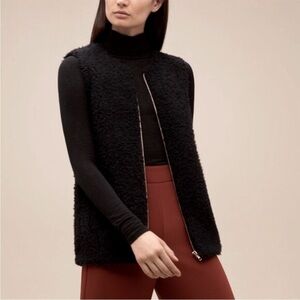 Aritzia Wilfred Chatou Black Teddy Vest Sherpa 
Size XS Style# 49309